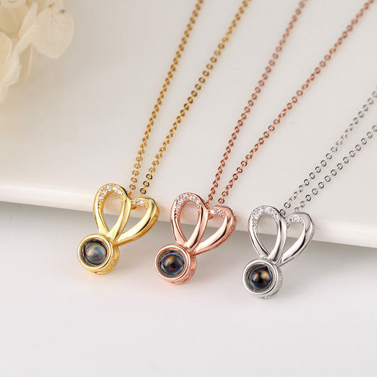 Herzkette mit persönlicher Fotoprojektion in schwarz-weiß