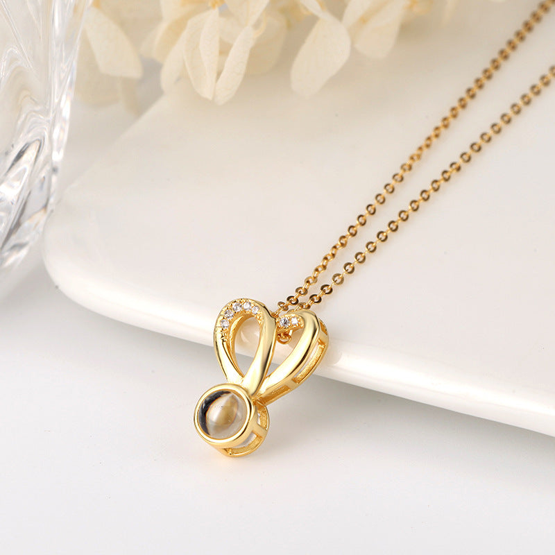 Herzkette mit persönlicher Fotoprojektion in schwarz-weiß